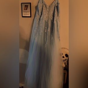 Never worn need gone